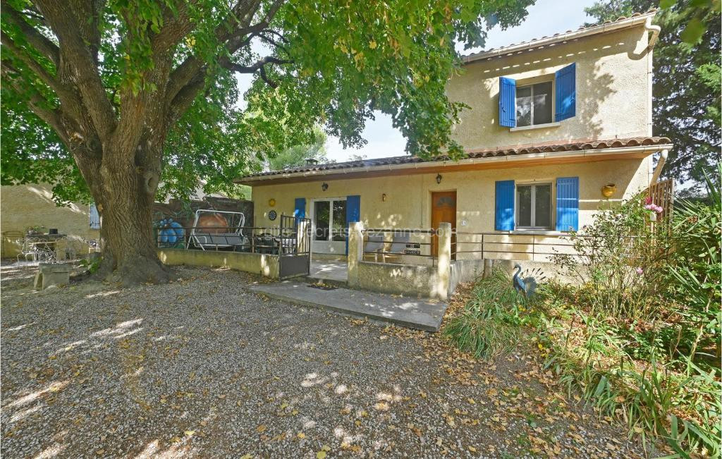 Photo de 3 Bedroom Nice Home In Mazan
