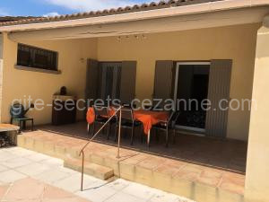 La maison du bon remède à Mazan