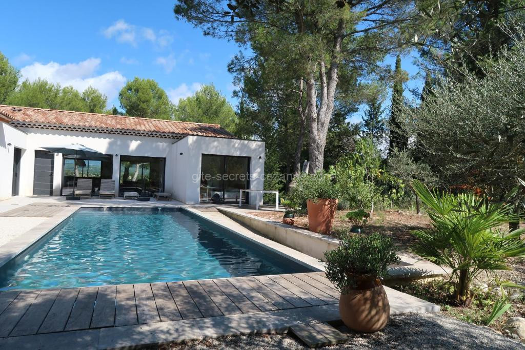 Photo de la Villa design Mazanel avec piscine, vue sur le Mont Ventoux et la plaine